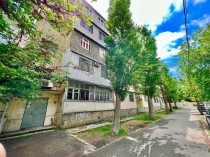 Sale 3 otaq old building 90 m², Khalglar Dostlughu metrosu