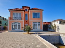 Satılır 5 otaq həyət evi / bağ evi 230 m², Mərdəkan