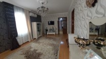 Satılır 6 otaq həyət evi / bağ evi 270 m², Avtovağzal metrosu